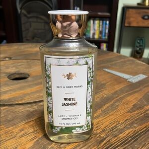 Bath & Body Works White and Green Body Wash